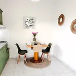 Апартаменты Spiros House *